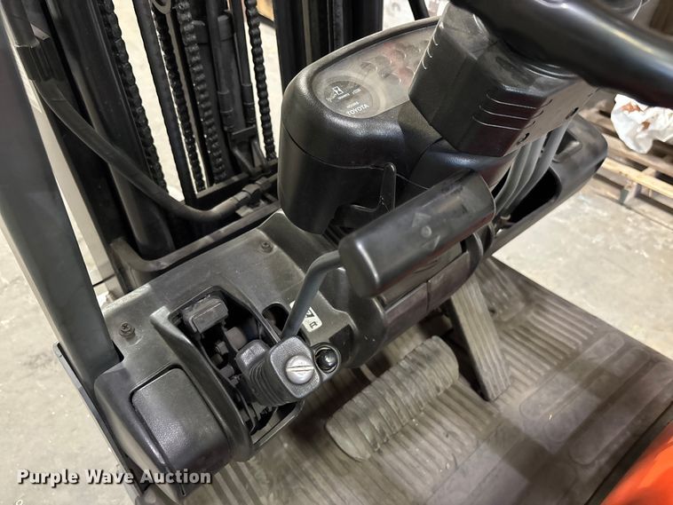 image for item EC3784 1998 Toyota 6FGCU15 forklift