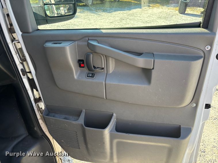 image for item EC3785 2016 Chevrolet Express 2500 van