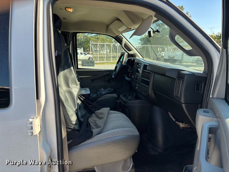 image for item EC3785 2016 Chevrolet Express 2500 van