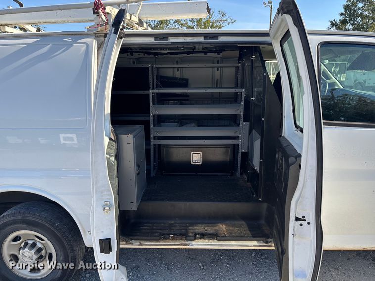 image for item EC3785 2016 Chevrolet Express 2500 van