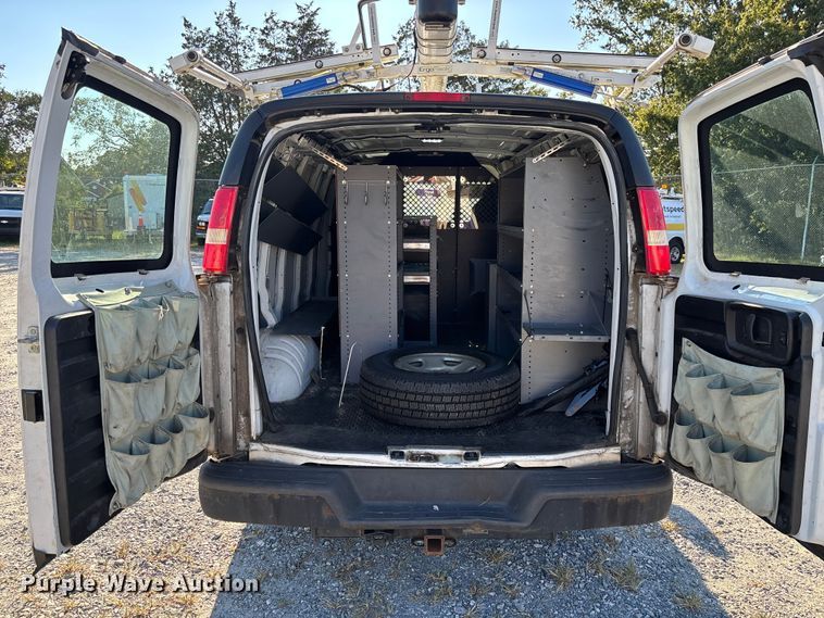 image for item EC3785 2016 Chevrolet Express 2500 van