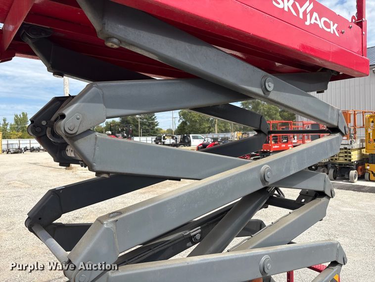 image for item EC4415 2016 Skyjack SJIII 3219 scissor lift
