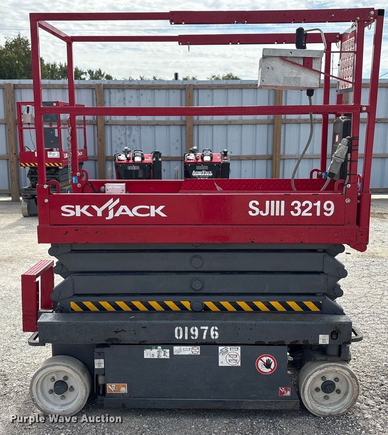 image for item EC4416 2016 Skyjack SJIII 3219 scissor lift