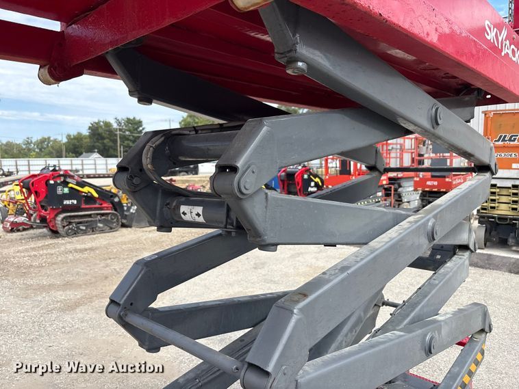 image for item EC4416 2016 Skyjack SJIII 3219 scissor lift