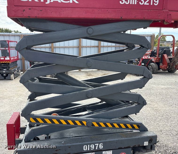 image for item EC4416 2016 Skyjack SJIII 3219 scissor lift
