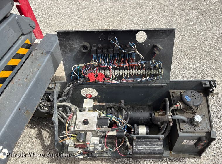 image for item EC4416 2016 Skyjack SJIII 3219 scissor lift