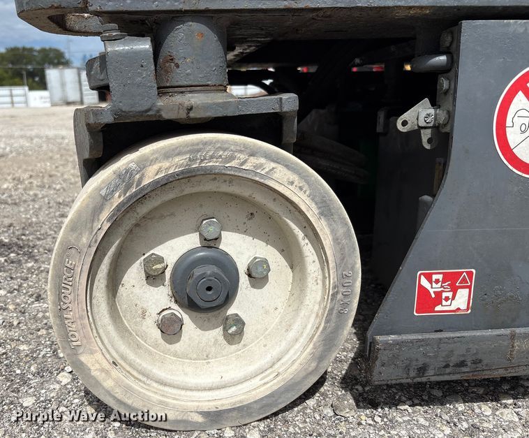 image for item EC4416 2016 Skyjack SJIII 3219 scissor lift