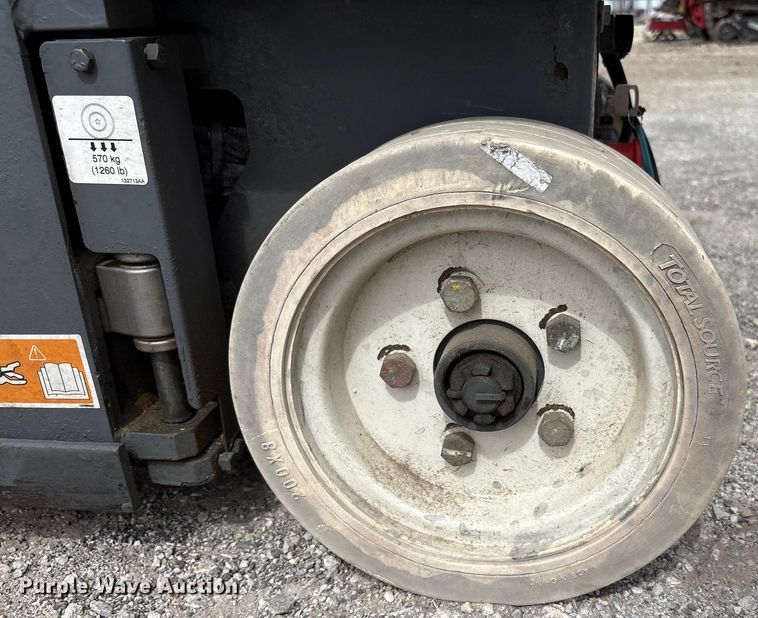 image for item EC4416 2016 Skyjack SJIII 3219 scissor lift