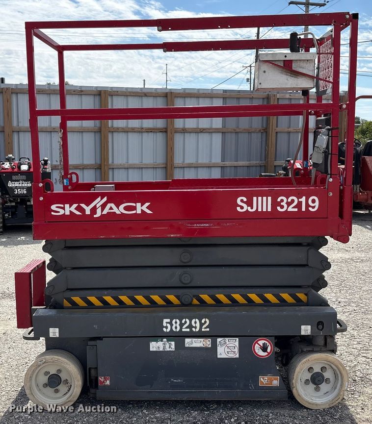 image for item EC4417 Skyjack SJIII 3219 scissor lift