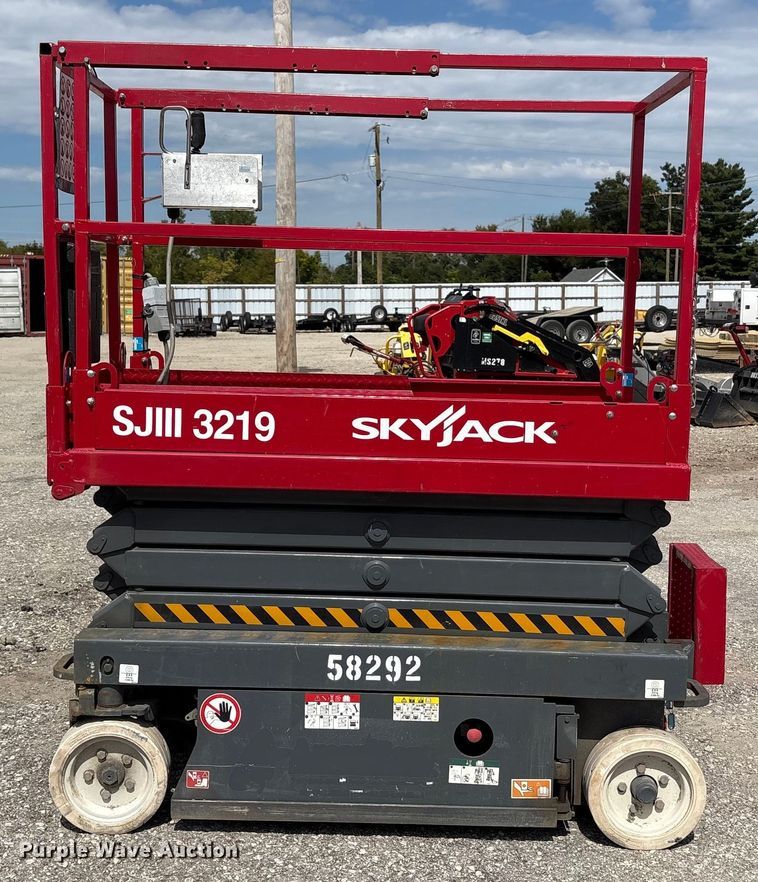 image for item EC4417 Skyjack SJIII 3219 scissor lift
