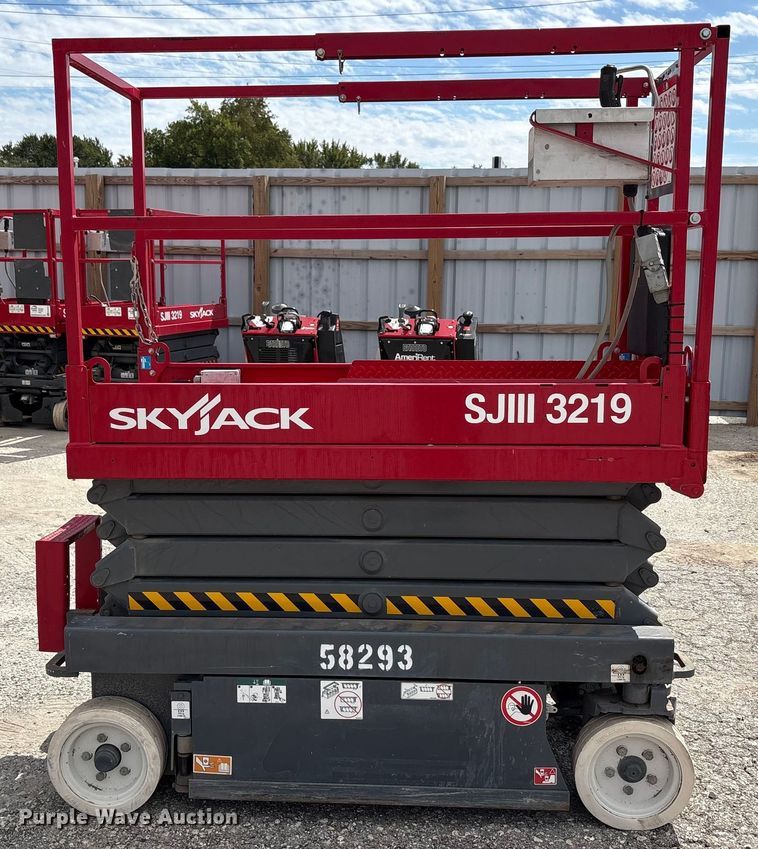 image for item EC4418 Skyjack SJIII 3219 scissor lift