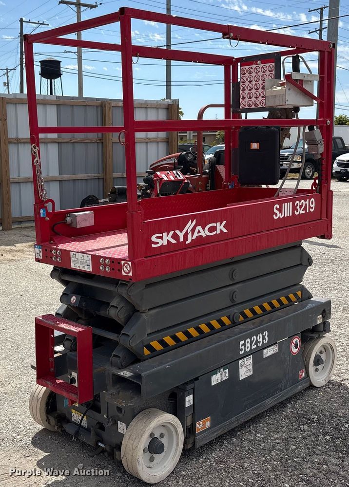 image for item EC4418 Skyjack SJIII 3219 scissor lift