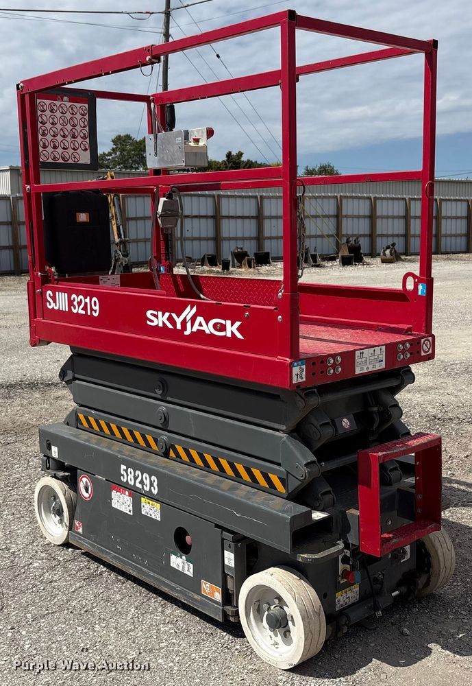 image for item EC4418 Skyjack SJIII 3219 scissor lift