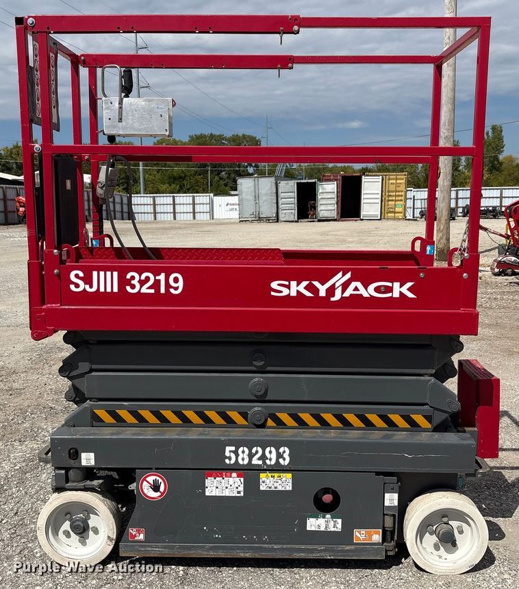 image for item EC4418 Skyjack SJIII 3219 scissor lift