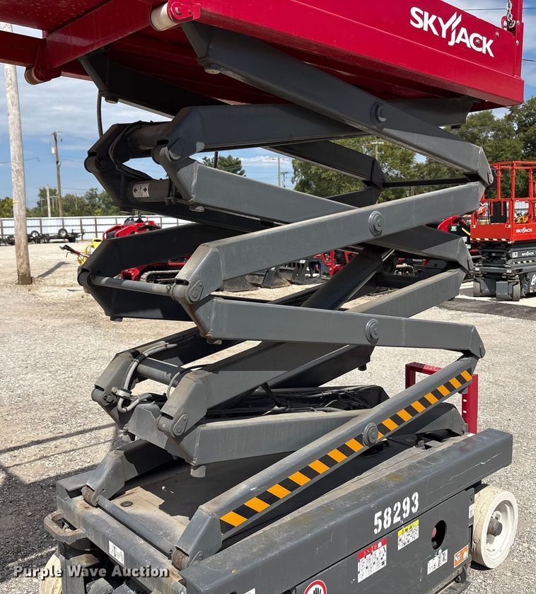 image for item EC4418 Skyjack SJIII 3219 scissor lift