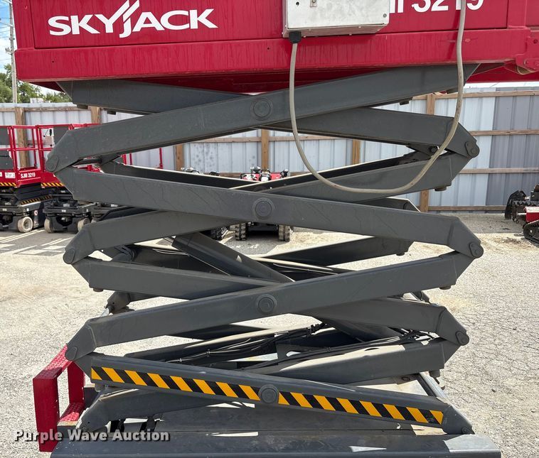 image for item EC4418 Skyjack SJIII 3219 scissor lift