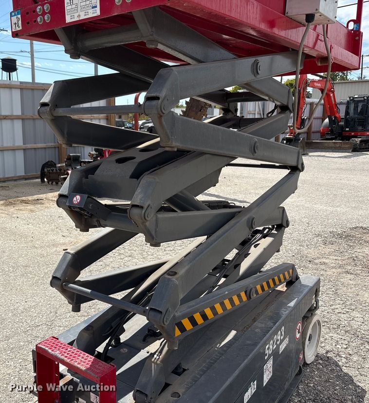image for item EC4418 Skyjack SJIII 3219 scissor lift