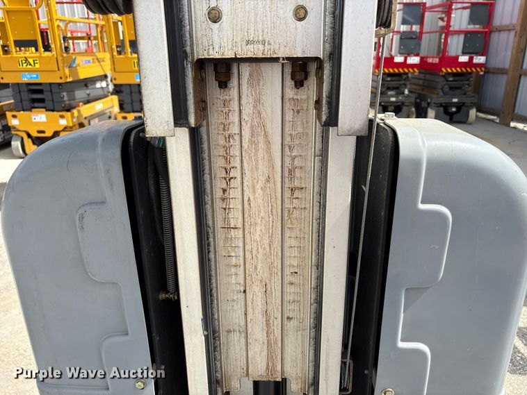 image for item EC4419 2012 JLG 20MVL vertical lift