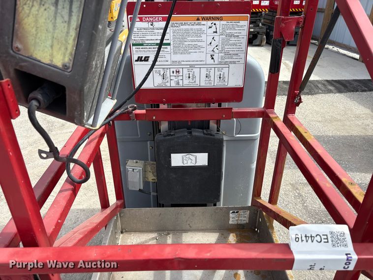 image for item EC4419 2012 JLG 20MVL vertical lift