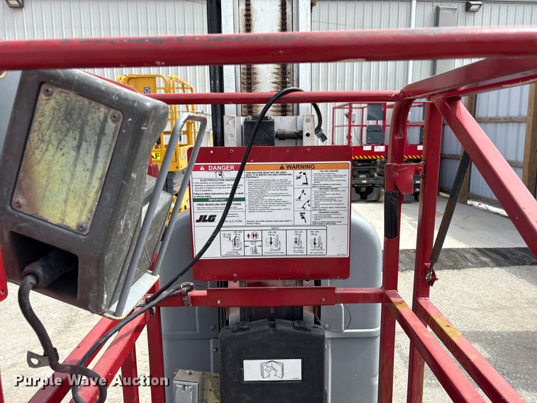 image for item EC4419 2012 JLG 20MVL vertical lift