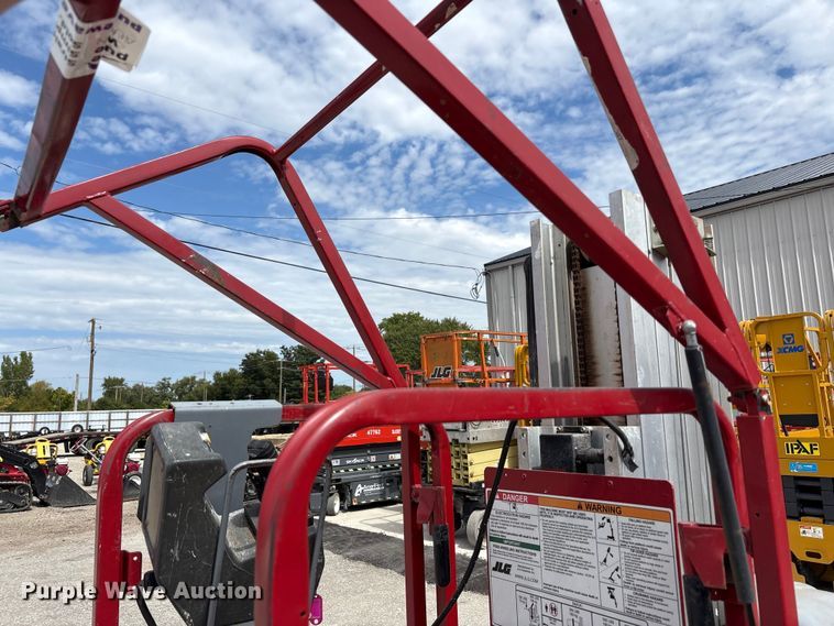 image for item EC4419 2012 JLG 20MVL vertical lift