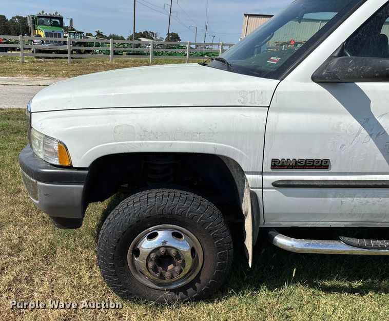 image for item ED2213 2002 Dodge Ram 3500 utility bed pickup truck