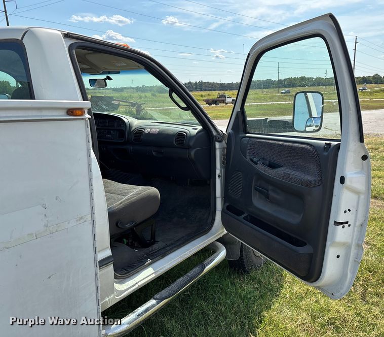 image for item ED2213 2002 Dodge Ram 3500 utility bed pickup truck