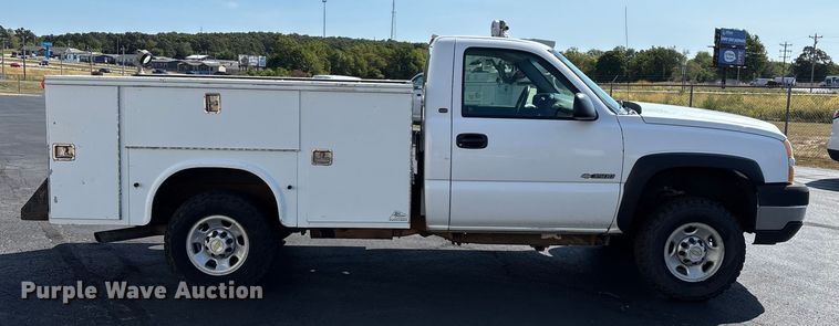 image for item ED2214 2005 Chevrolet Silverado 3500 utility bed pickup truck