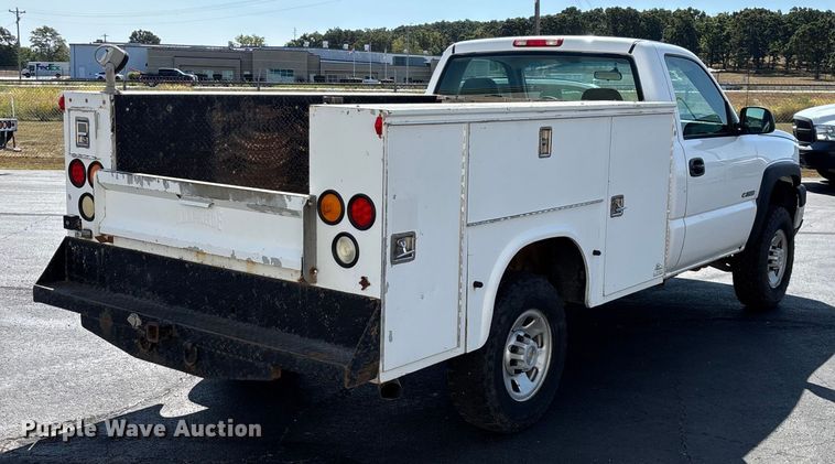 image for item ED2214 2005 Chevrolet Silverado 3500 utility bed pickup truck