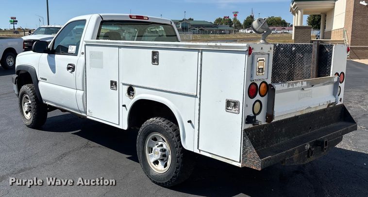 image for item ED2214 2005 Chevrolet Silverado 3500 utility bed pickup truck