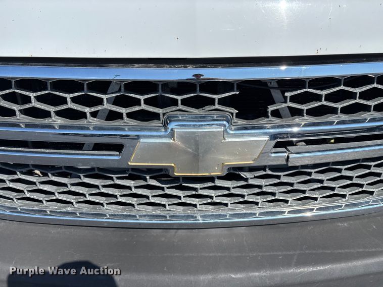 image for item ED2214 2005 Chevrolet Silverado 3500 utility bed pickup truck