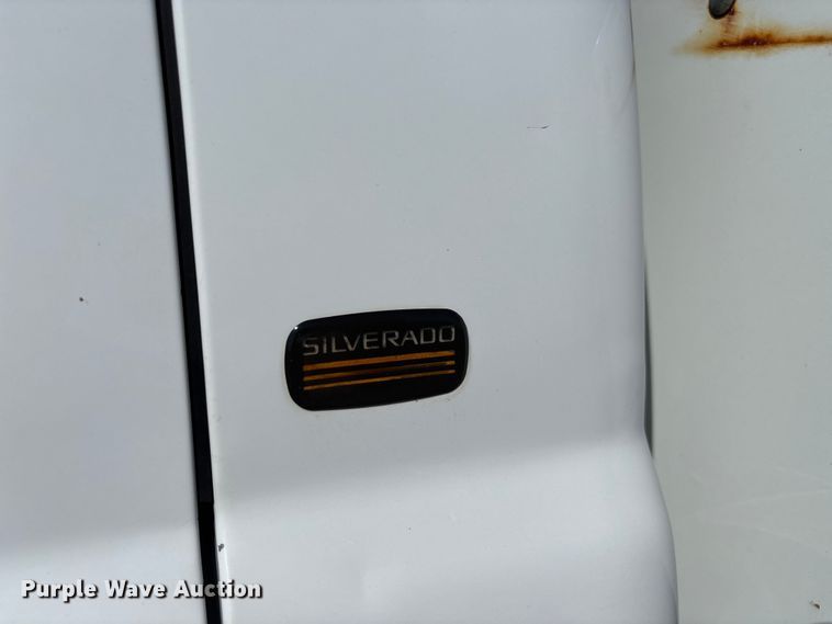 image for item ED2214 2005 Chevrolet Silverado 3500 utility bed pickup truck