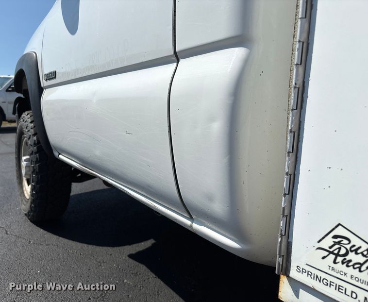 image for item ED2214 2005 Chevrolet Silverado 3500 utility bed pickup truck