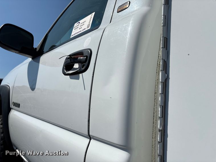 image for item ED2214 2005 Chevrolet Silverado 3500 utility bed pickup truck