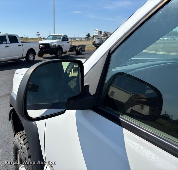 image for item ED2214 2005 Chevrolet Silverado 3500 utility bed pickup truck