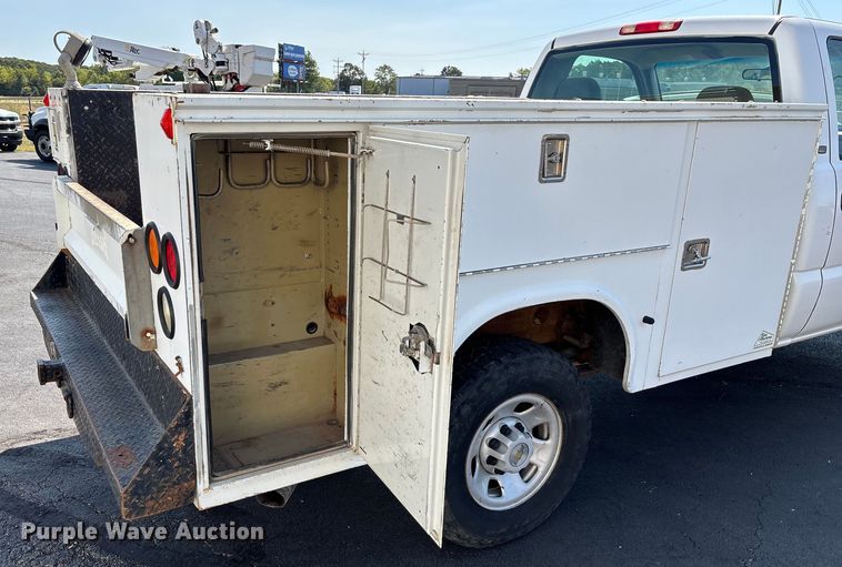 image for item ED2214 2005 Chevrolet Silverado 3500 utility bed pickup truck