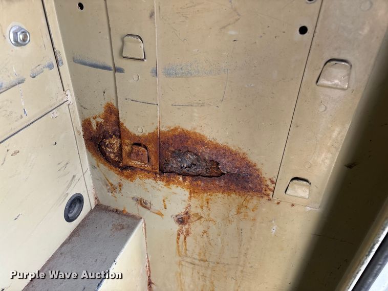 image for item ED2214 2005 Chevrolet Silverado 3500 utility bed pickup truck