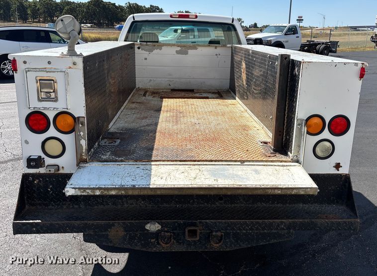 image for item ED2214 2005 Chevrolet Silverado 3500 utility bed pickup truck