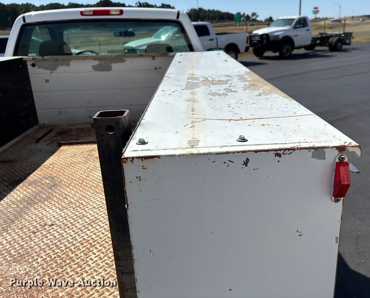 image for item ED2214 2005 Chevrolet Silverado 3500 utility bed pickup truck