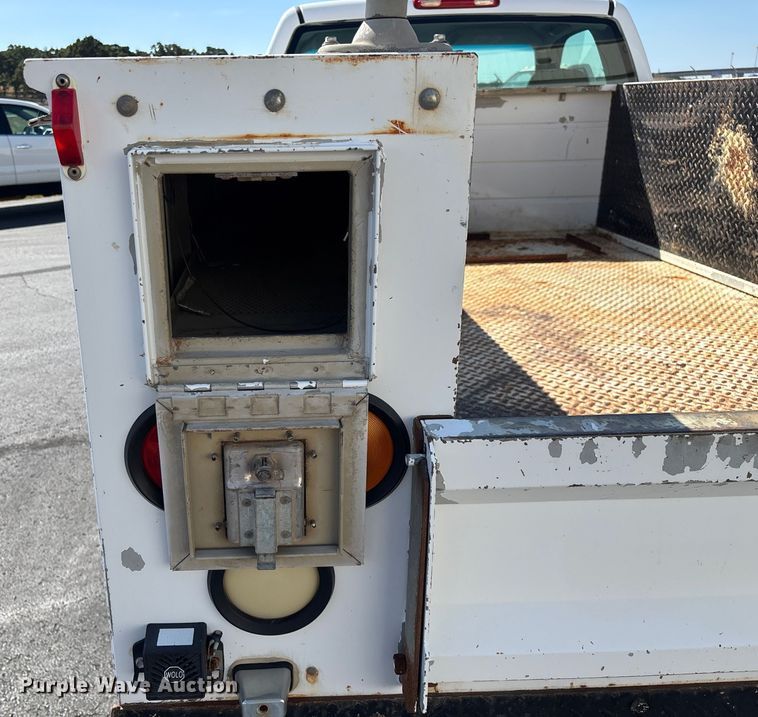 image for item ED2214 2005 Chevrolet Silverado 3500 utility bed pickup truck