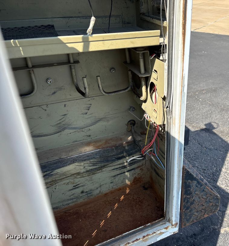 image for item ED2214 2005 Chevrolet Silverado 3500 utility bed pickup truck