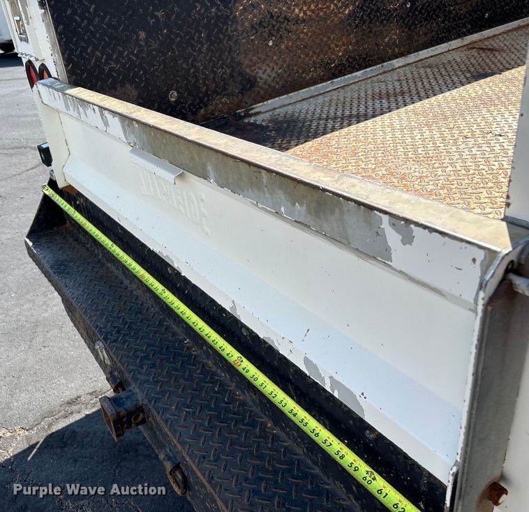 image for item ED2214 2005 Chevrolet Silverado 3500 utility bed pickup truck