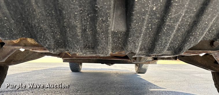 image for item ED2214 2005 Chevrolet Silverado 3500 utility bed pickup truck