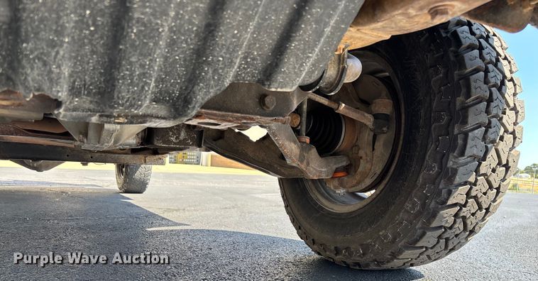 image for item ED2214 2005 Chevrolet Silverado 3500 utility bed pickup truck