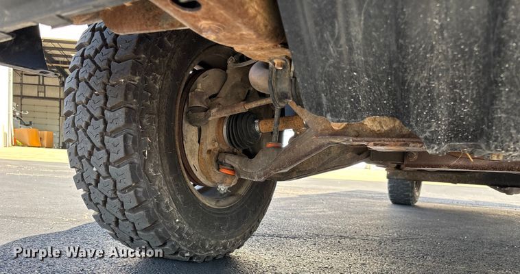 image for item ED2214 2005 Chevrolet Silverado 3500 utility bed pickup truck