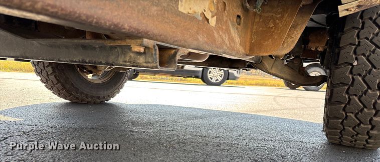 image for item ED2214 2005 Chevrolet Silverado 3500 utility bed pickup truck