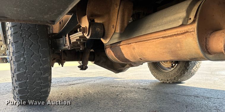 image for item ED2214 2005 Chevrolet Silverado 3500 utility bed pickup truck