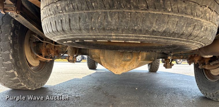 image for item ED2214 2005 Chevrolet Silverado 3500 utility bed pickup truck