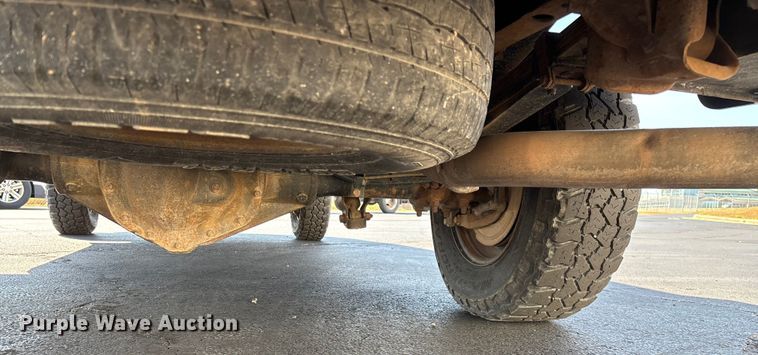 image for item ED2214 2005 Chevrolet Silverado 3500 utility bed pickup truck