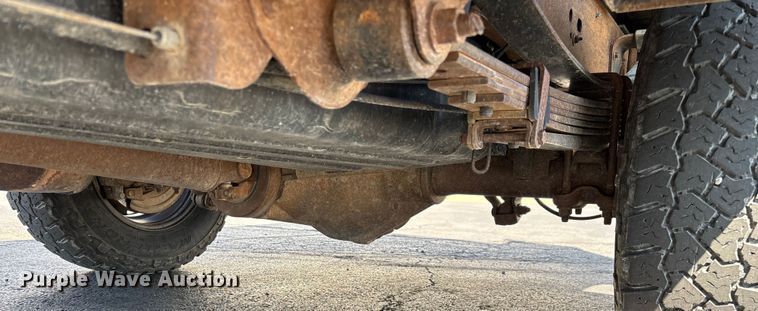 image for item ED2214 2005 Chevrolet Silverado 3500 utility bed pickup truck